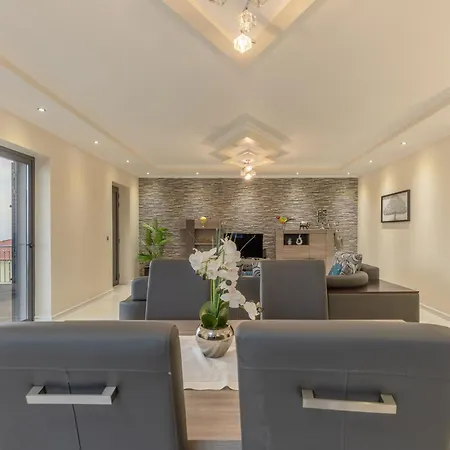 Madeira Refugio De *